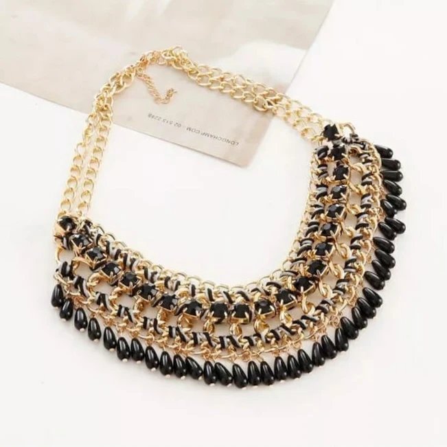 Heavy stone necklace in 1400- only